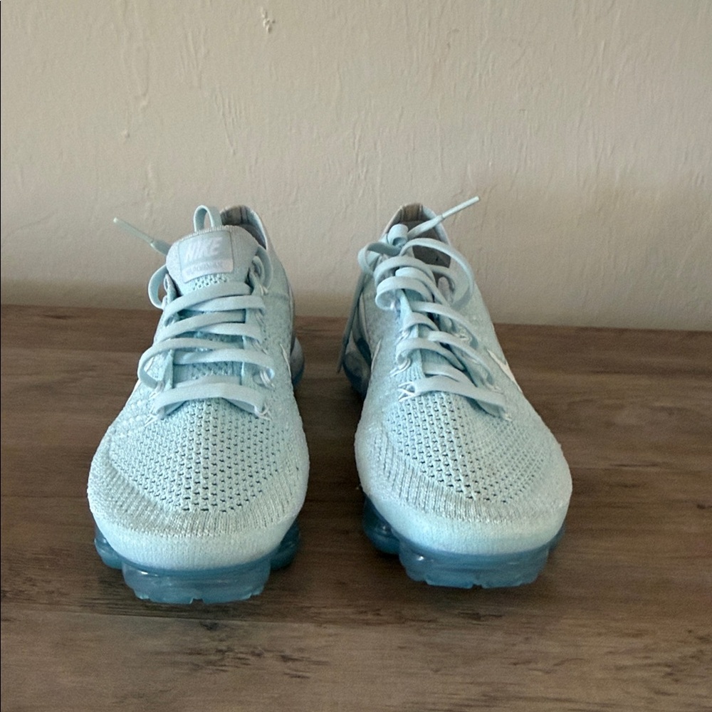 Nike Air Vapormax Flyknit in Glacier Blue & White - Picture 2 of 7